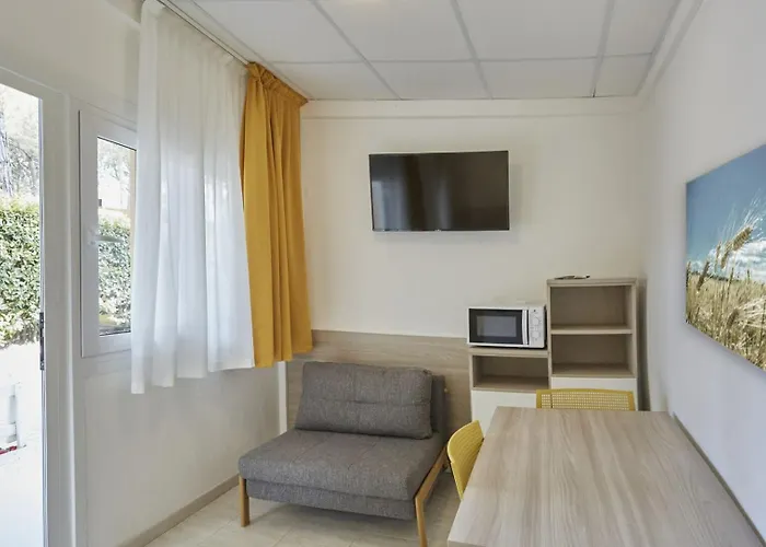 Village Camping Joker